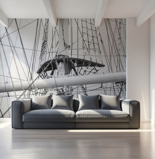 Dreisitziges graues Sofa vor einer Wand mit großformatigen schwarz-weißer Fototapete eines Schiffsmastes mit Takelage von Superwalls
