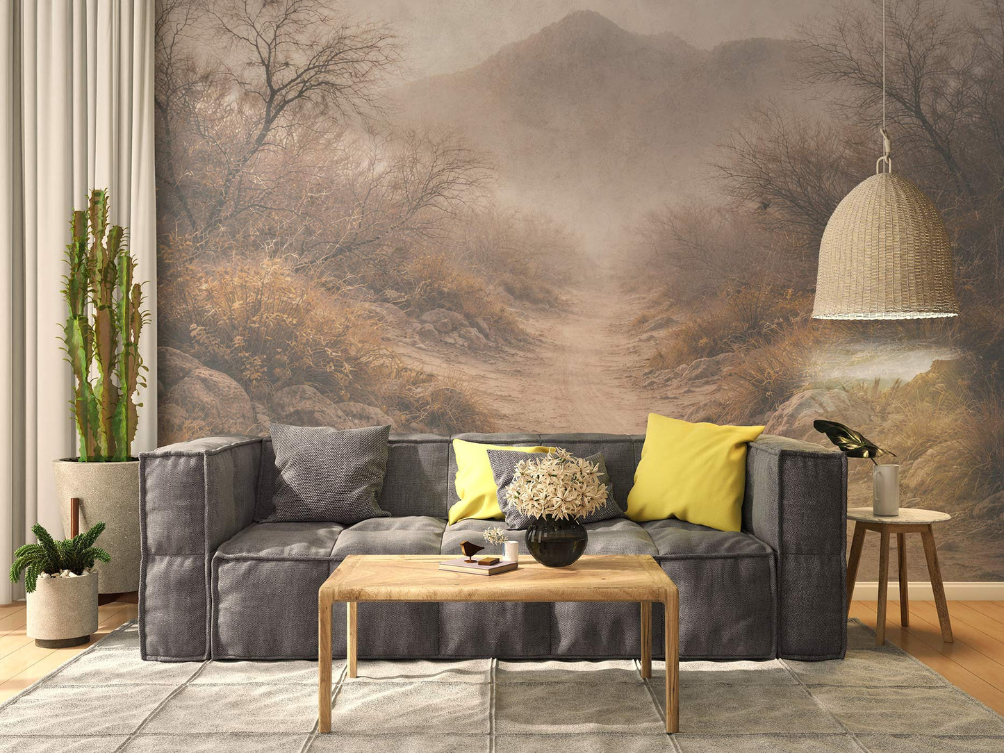 Wohnzimmer mit grauem Sofa, gelben Kissen, Holztisch, Pflanzen und einer Wüsten Vliestapete von Superwalls